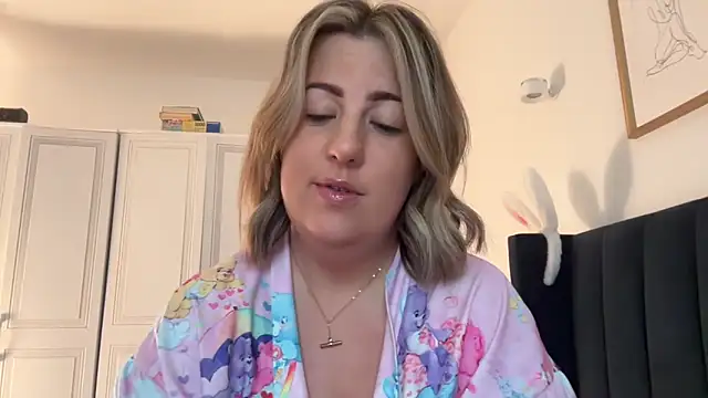Snapshot of annabellewarick chatting on June 6, 9:36 am annabellewarick online show from June 6, 9:36 am