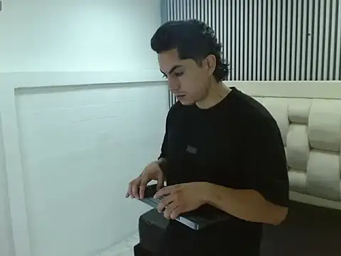 Snapshot of Alex_Wolft chatting on March 26, 12:22 pm Alex Wolft online show from March 26, 12:22 pm