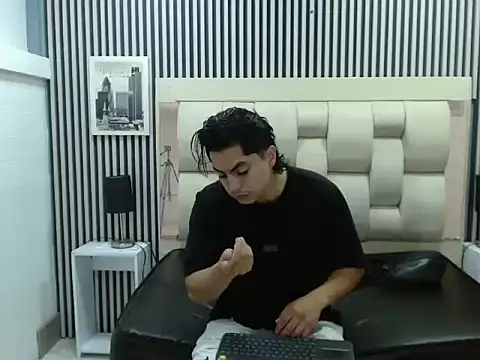 Snapshot of Alex_Wolft chatting on March 27, 12:27 pm Alex Wolft online show from March 27, 12:27 pm