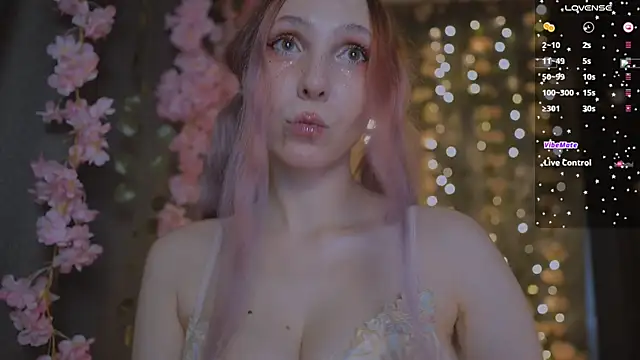 Snapshot of x__sexykitten666__x chatting on July 11, 4:32 pm x sexykitten666 x online show from July 11, 4:32 pm