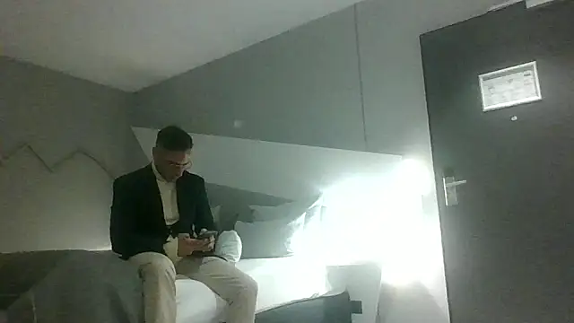 Snapshot of padrino0o0 chatting on April 9, 8:25 pm padrino0o0 online show from April 9, 8:25 pm