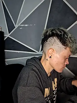 Snapshot of Megan_bad chatting on March 21, 7:46 am Megan bad online show from March 21, 7:46 am