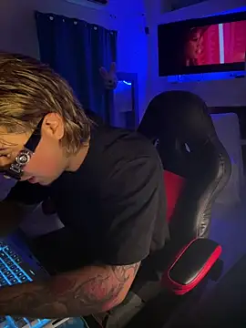 Snapshot of AngelLatinBoy chatting on March 13, 9:54 pm AngelLatinBoy online show from March 13, 9:54 pm