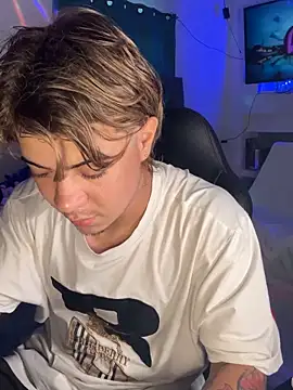 Snapshot of AngelLatinBoy chatting on March 20, 7:52 pm AngelLatinBoy online show from March 20, 7:52 pm