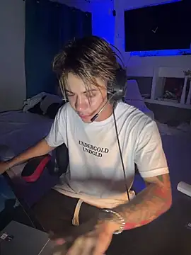 Snapshot of AngelLatinBoy chatting on March 28, 3:06 am AngelLatinBoy online show from March 28, 3:06 am