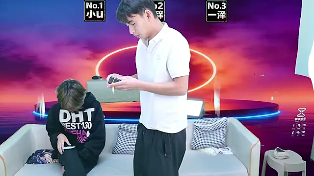 Snapshot of XHR001 chatting on March 26, 1:33 am XHR001 online show from March 26, 1:33 am