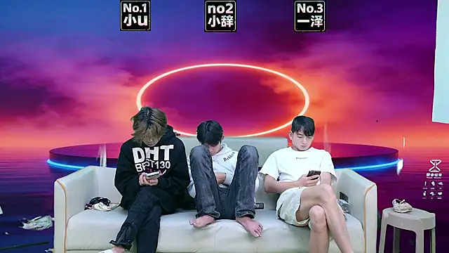 Snapshot of XHR001 chatting on March 27, 2:28 am XHR001 online show from March 27, 2:28 am