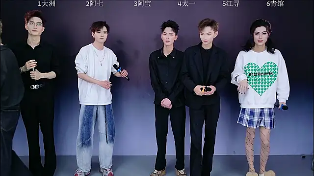 Snapshot of JH120 chatting on March 11, 11:38 am JH120 online show from March 11, 11:38 am