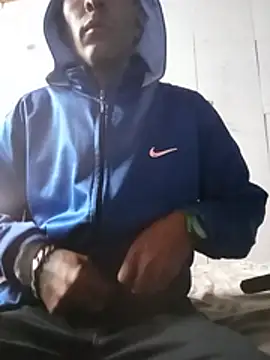 SeuDono  online show from August 4, 2:15 am