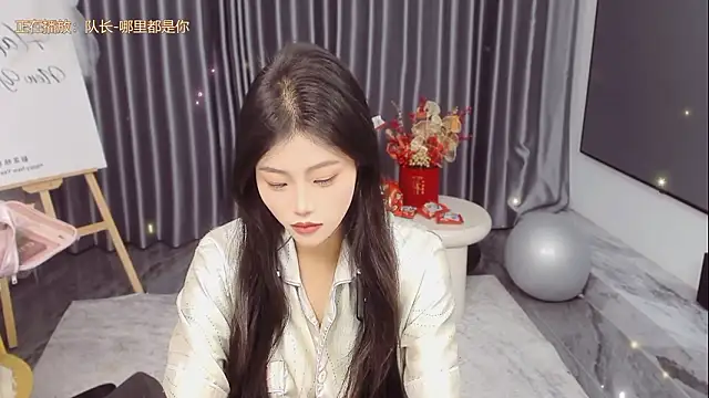 Snapshot of Momolith_616 chatting on March 17, 12:37 am Momolith 616 online show from March 17, 12:37 am