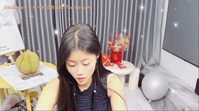 Snapshot of Momolith_616 chatting on March 25, 1:17 pm Momolith 616 online show from March 25, 1:17 pm