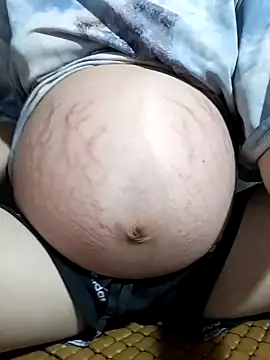 Snapshot of qczb1012 chatting on April 9, 1:38 pm qczb1012 online show from April 9, 1:38 pm