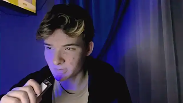 Snapshot of niksikor chatting on March 9, 10:47 pm niksikor online show from March 9, 10:47 pm