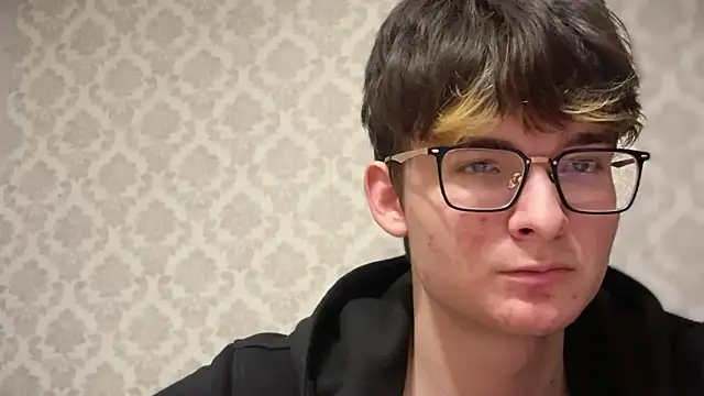 Snapshot of niksikor chatting on March 29, 2:28 pm niksikor online show from March 29, 2:28 pm