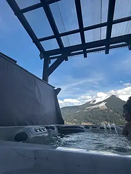 Loanna FR online show from April 5, 4:15 pm