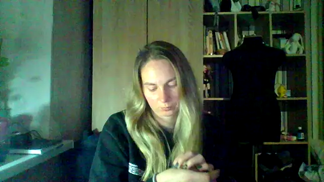 Mollie365 online show from March 18, 5:05 pm