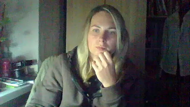 Mollie365 online show from March 31, 6:52 pm