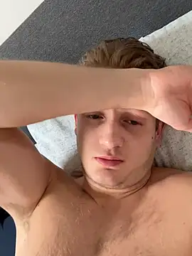 Snapshot of dirtyBent chatting on March 15, 10:10 am dirtyBent online show from March 15, 10:10 am