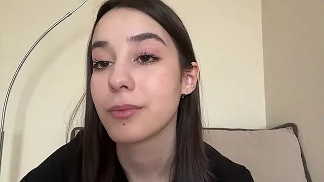 Snapshot of AdeleVelvet chatting on March 10, 9:25 am AdeleVelvet online show from March 10, 9:25 am