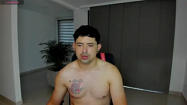 Snapshot of TroyeSavage chatting on March 12, 11:27 am TroyeSavage online show from March 12, 11:27 am