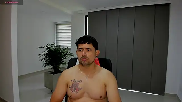 Snapshot of TroyeSavage chatting on March 13, 12:45 pm TroyeSavage online show from March 13, 12:45 pm