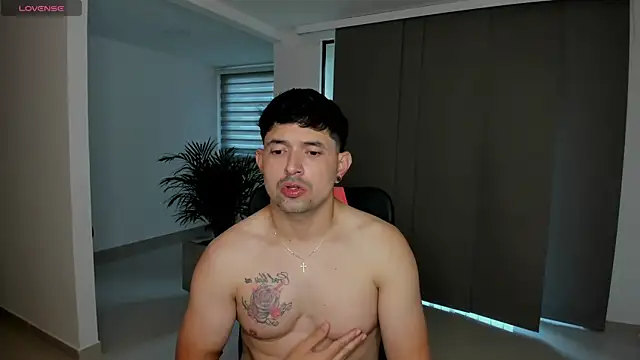 Snapshot of TroyeSavage chatting on March 16, 11:36 am TroyeSavage online show from March 16, 11:36 am