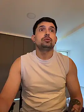 Snapshot of TroyeSavage chatting on March 20, 11:37 am TroyeSavage online show from March 20, 11:37 am