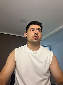 Snapshot of TroyeSavage chatting on March 21, 11:48 am TroyeSavage online show from March 21, 11:48 am