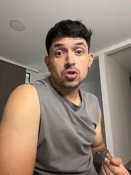 Snapshot of TroyeSavage chatting on March 28, 11:32 am TroyeSavage online show from March 28, 11:32 am