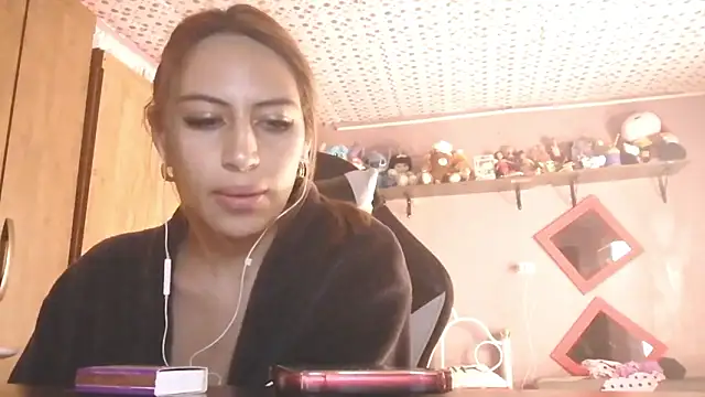 Ashley7811 online show from March 18, 3:42 am