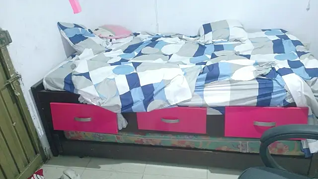 Snapshot of sexysofiaaa chatting on March 16, 5:02 am sexysofiaaa online show from March 16, 5:02 am