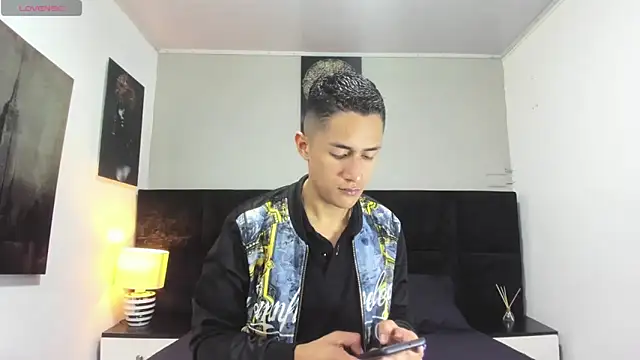 Snapshot of _Alan_Walker_1 chatting on April 21, 2:01 pm Alan Walker 1 online show from April 21, 2:01 pm