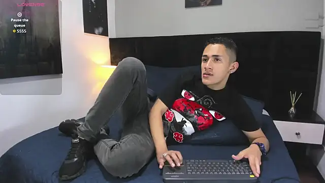 Snapshot of _Alan_Walker_1 chatting on April 23, 2:19 pm Alan Walker 1 online show from April 23, 2:19 pm