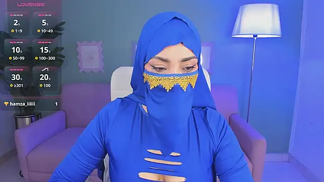 Snapshot of alma_violet chatting on March 17, 11:30 pm alma violet online show from March 17, 11:30 pm