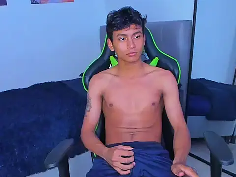 Snapshot of PaulTallx chatting on March 9, 8:02 pm PaulTallx online show from March 9, 8:02 pm