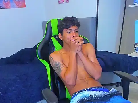 Snapshot of PaulTallx chatting on March 12, 1:01 am PaulTallx online show from March 12, 1:01 am