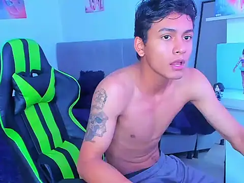 Snapshot of PaulTallx chatting on March 12, 7:42 pm PaulTallx online show from March 12, 7:42 pm