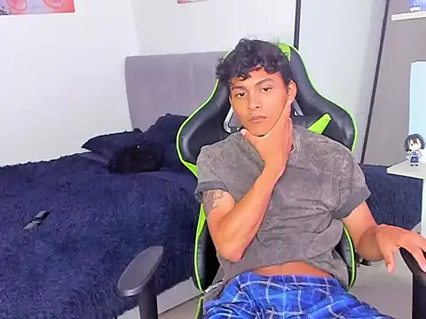 Snapshot of PaulTallx chatting on March 17, 6:22 pm PaulTallx online show from March 17, 6:22 pm