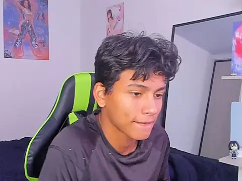 Snapshot of PaulTallx chatting on March 18, 6:44 pm PaulTallx online show from March 18, 6:44 pm