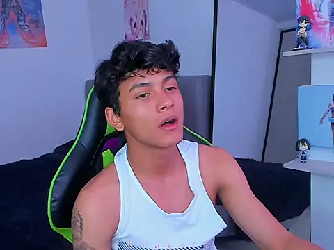 Snapshot of PaulTallx chatting on March 22, 4:43 pm PaulTallx online show from March 22, 4:43 pm