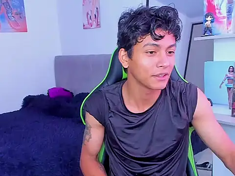 Snapshot of PaulTallx chatting on March 24, 4:01 pm PaulTallx online show from March 24, 4:01 pm