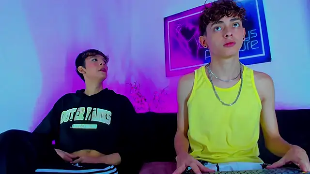 Snapshot of Desire_Boys1 chatting on March 10, 10:59 pm Desire Boys1 online show from March 10, 10:59 pm