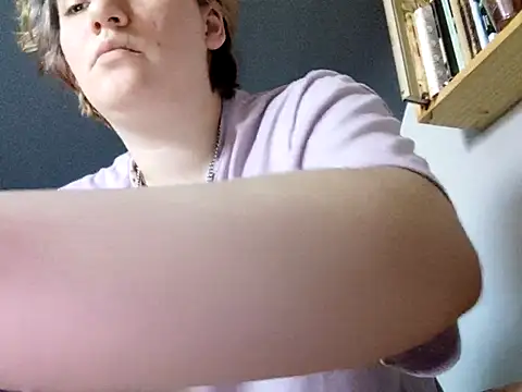 Snapshot of thatcutesubgirlwlw chatting on April 6, 4:30 pm thatcutesubgirlwlw online show from April 6, 4:30 pm