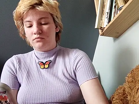 Snapshot of thatcutesubgirlwlw chatting on April 19, 2:16 pm thatcutesubgirlwlw online show from April 19, 2:16 pm