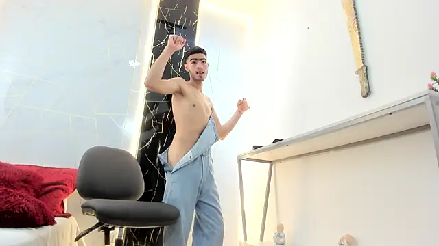 Snapshot of Valentin_Lux chatting on March 11, 3:12 am Valentin Lux online show from March 11, 3:12 am