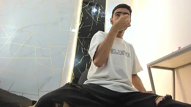 Snapshot of Valentin_Lux chatting on March 14, 3:01 am Valentin Lux online show from March 14, 3:01 am