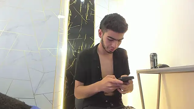 Snapshot of Valentin_Lux chatting on March 23, 3:32 am Valentin Lux online show from March 23, 3:32 am