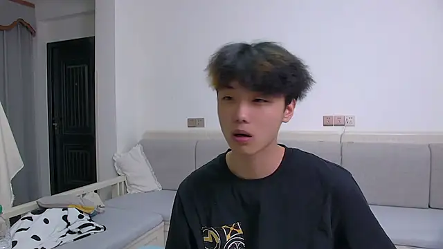 Snapshot of icecream-002 chatting on March 16, 10:30 am icecream-002 online show from March 16, 10:30 am