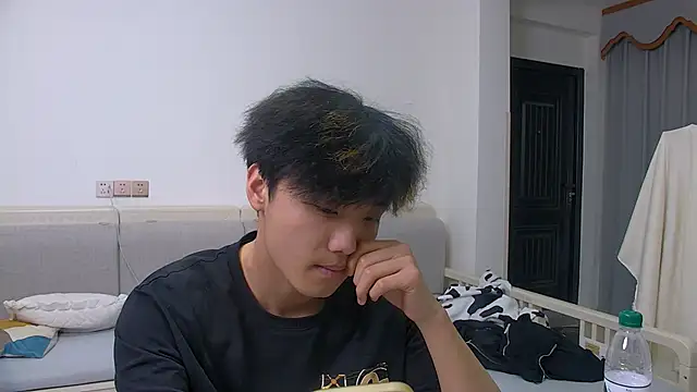 Snapshot of icecream-002 chatting on March 17, 7:23 am icecream-002 online show from March 17, 7:23 am