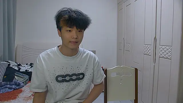 Snapshot of icecream-002 chatting on March 26, 10:21 am icecream-002 online show from March 26, 10:21 am